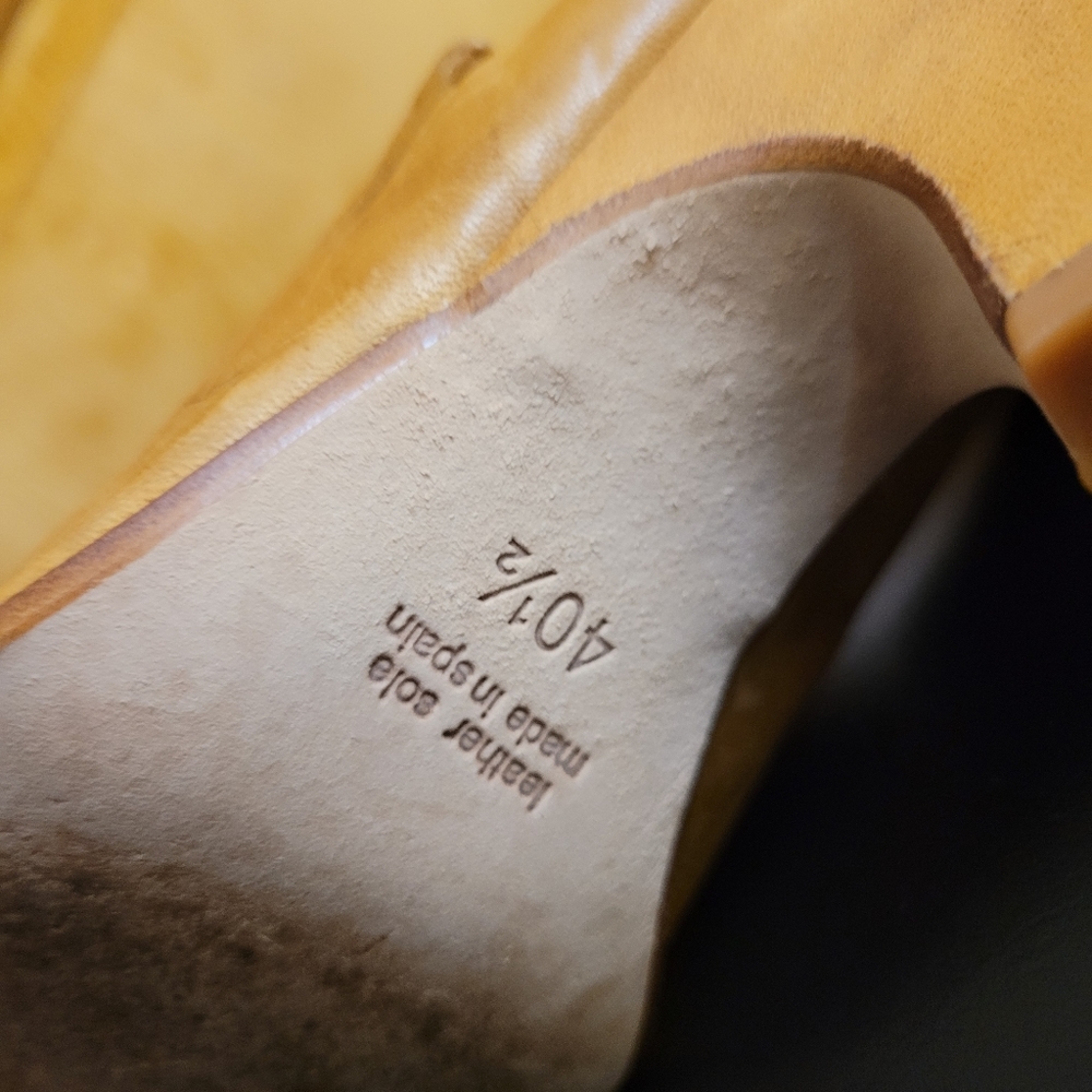 Shoes - Picture 8 of 10